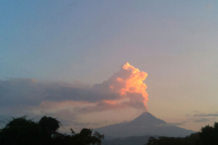 Evakuisana tri sela poslije erupcije vulkana u Meksiku