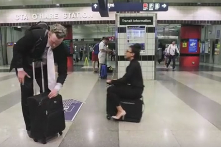 Odličan izum za putnike - kofer na kom se vozite (VIDEO)