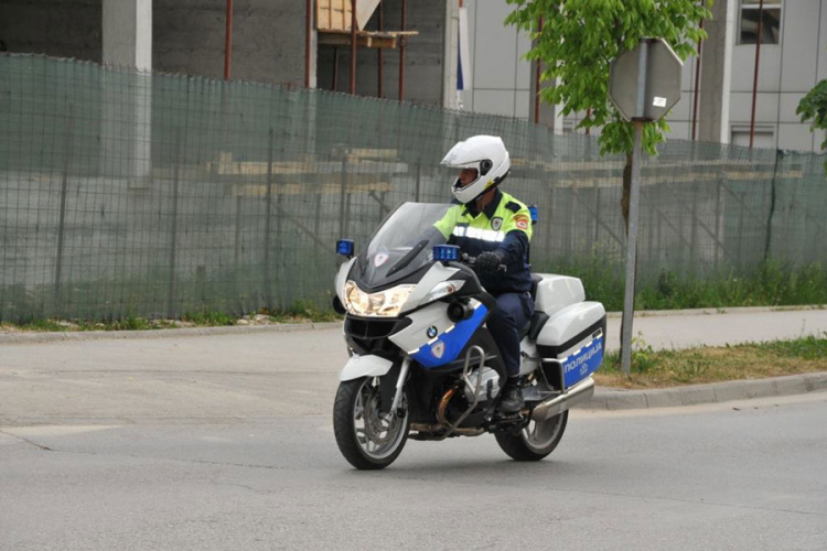 Bijeljina: Policajac na motoru uhvatio lopova