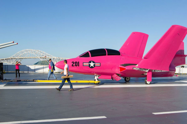Roze avion u znak borbe protiv raka
