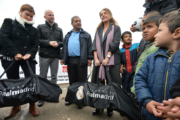 Fondacija "Real Madrid" donirala fudbalsku opremu migrantima