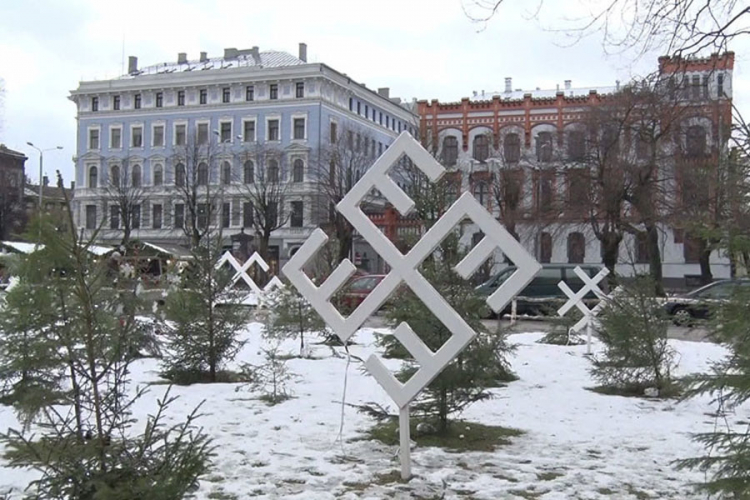 "Svastika" kod parka u glavnom gradu Latvije (VIDEO)