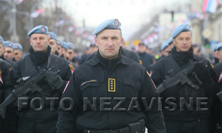 Uz taktove numere "Marš na Drinu" održana parada kroz centar Banjaluke (FOTO, VIDEO)