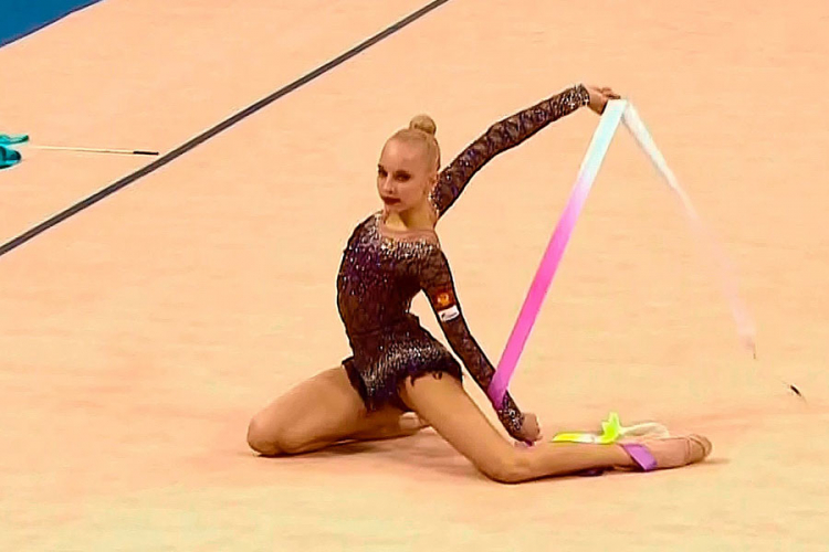Povreda prekinula karijeru devetnaestogodišnje ruske gimnastičarke (VIDEO)