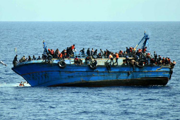 Prevrnuo se brod s migrantima u Mediteranu,nestalo 180 ljudi