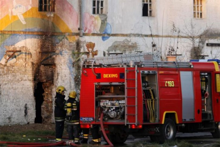 Novi Sad: Požar u zgradi, preminuo stariji muškarac
