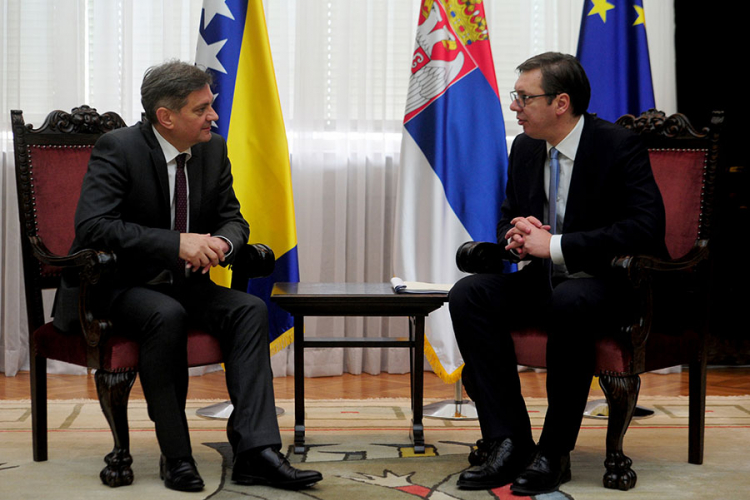 Vučić sa Zvizdićem: Opredeljeni smo za mir i saradnju
