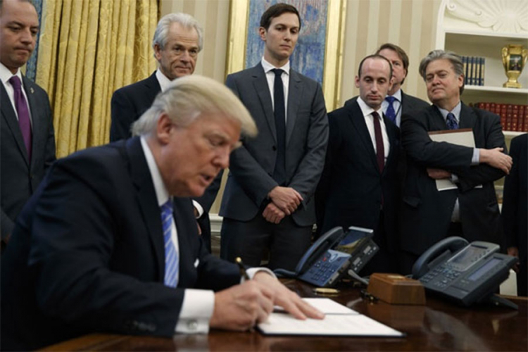 Tramp potpisao ukaz o povlačenju SAD iz TPP-a