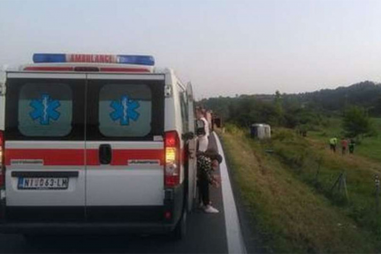 Autobus sa srpskim vojnicima sletio s puta, više lica povrijeđeno