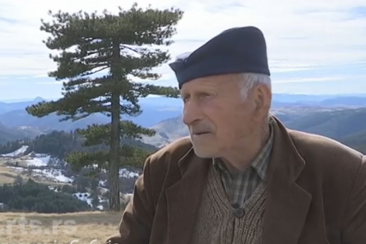 Svi mještani Dobroselice proslavili Srećkov 90. rođendan (VIDEO)