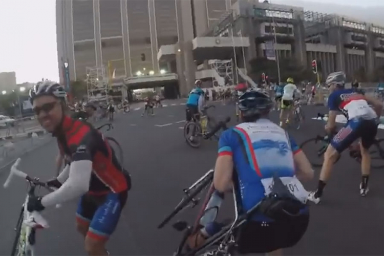 Vjetar "oduvao" bicikliste (VIDEO)