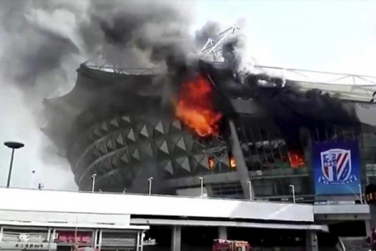 Kinezima izgorio stadion