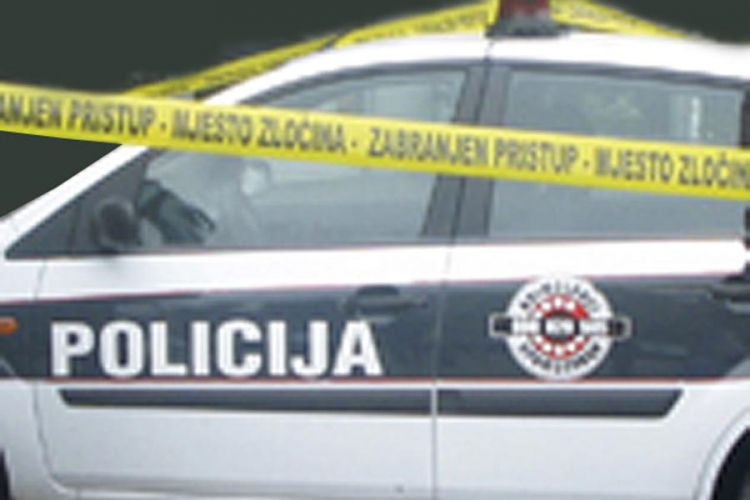 U Tuzli ukradeno policijsko vozilo, uhapšena tri lica