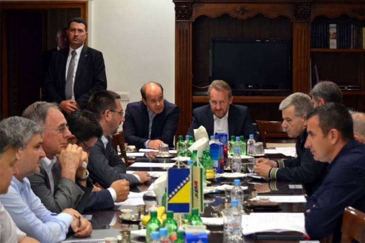 Predsjedništvo SDA šest sati razgovaralo o političkoj krizi u BiH
