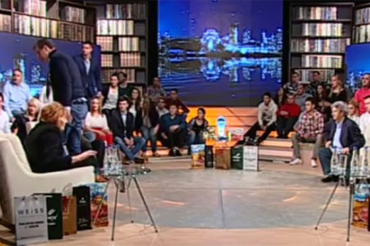 Drama u "Ćirilici": Mladiću u publici pozlilo, Vučić prvi skočio u pomoć