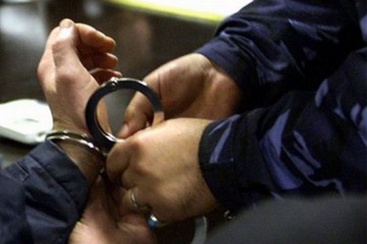 Strpao deset ljudi u gepek, uhapšen zbog krijumčarenja ljudi