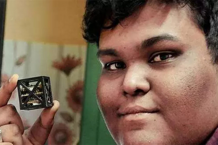 Indijski tinejdžer napravio najmanji satelit na svijetu