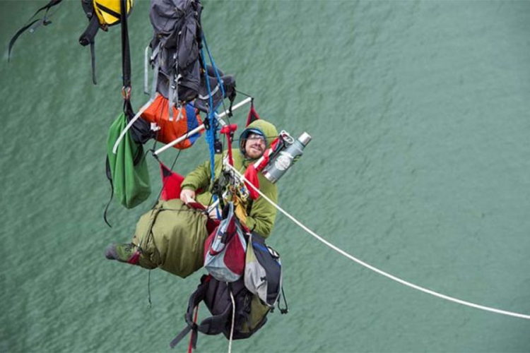 Britanac stotinu sati visio na žici na visini od 200 metara