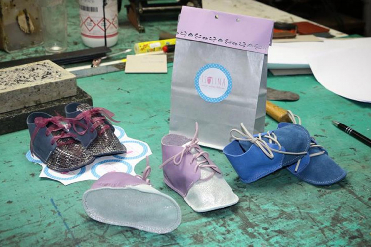 Školovala se za psihologa, zarađuje kao obućar: Banjalučanka izrađuje cipelice za bebe