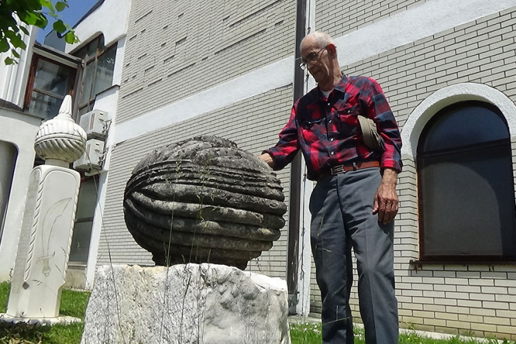 Došao iz Amerike da obnovi nadgrobni spomenik svoga pretka Hasan-bega Čekića