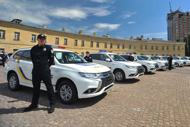 Mitsubishi isporučio 635 hibridnih vozila ukrajinskoj policiji