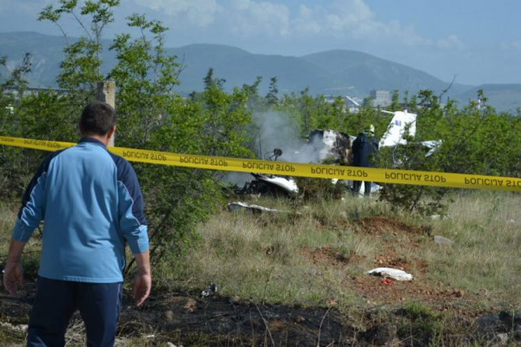 Istraga o nesreći u Mostaru: Pilot doživio srčani udar, djeca ispala iz aviona