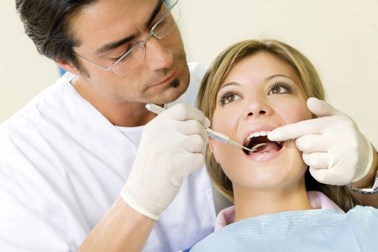 Zubar optužen za prevaru: Ženi izvadio 22 zdrava zuba