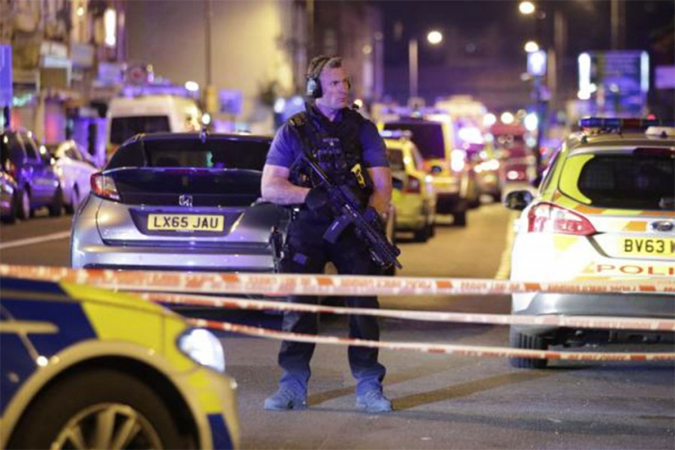 Napad na muslimane u Londonu, kombijem u ljude kod džamije