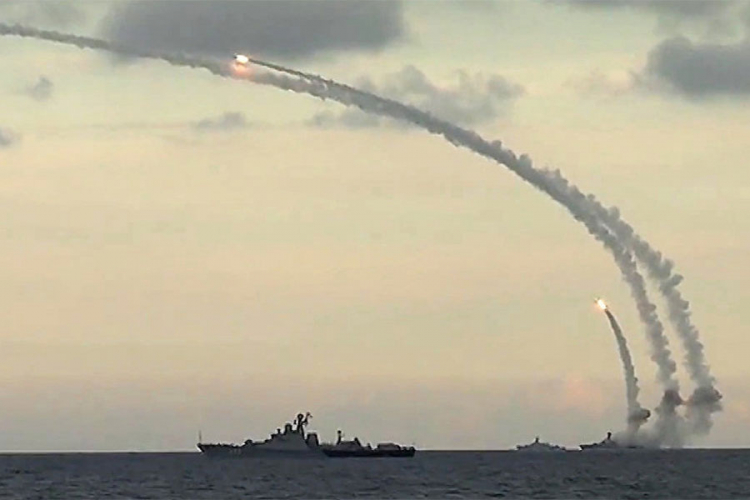 Ruski brodovi i podmornica uništili skladišta oružja Islamske države u Siriji