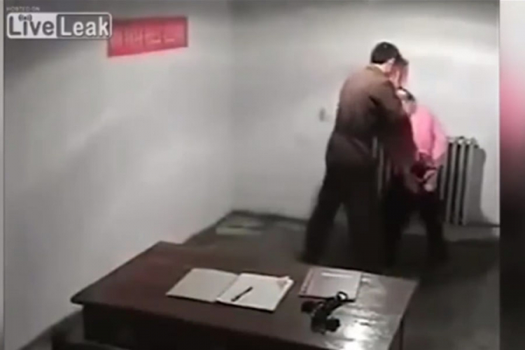 Procurio snimak "ispitivanja" u Sjevernoj Koreji: Žena mučena zbog seksa s Kinezima