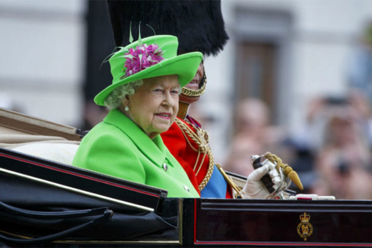 Plata britanskoj kraljici će biti povećana za šest miliona funti