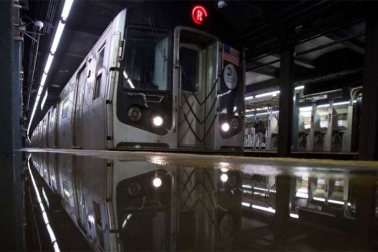 Metro iskliznuo iz šina u Njujorku, povrijeđene 34 osobe