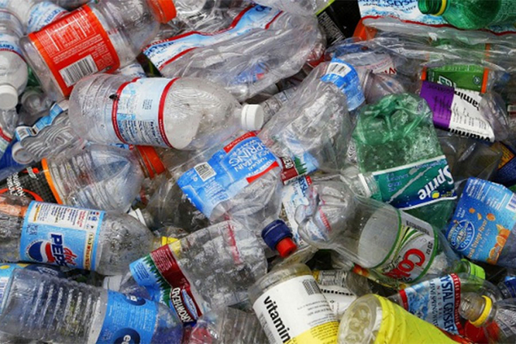 Plastične flaše postaju opasne kao i promjena klime