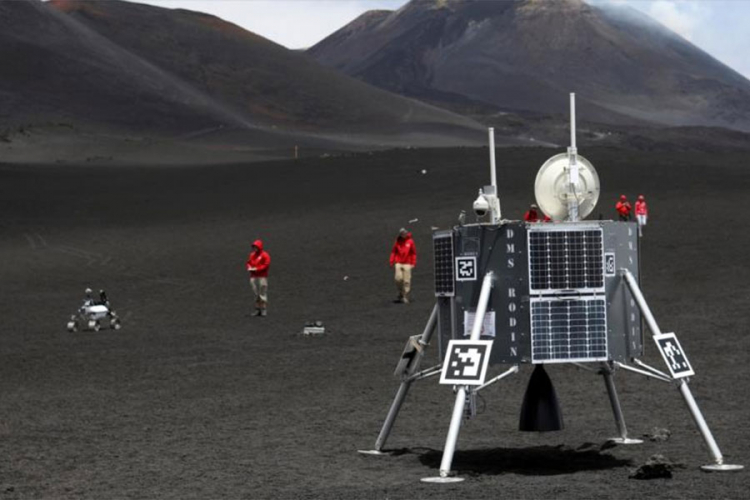 Lunarni roboti "treniraju" na Etni