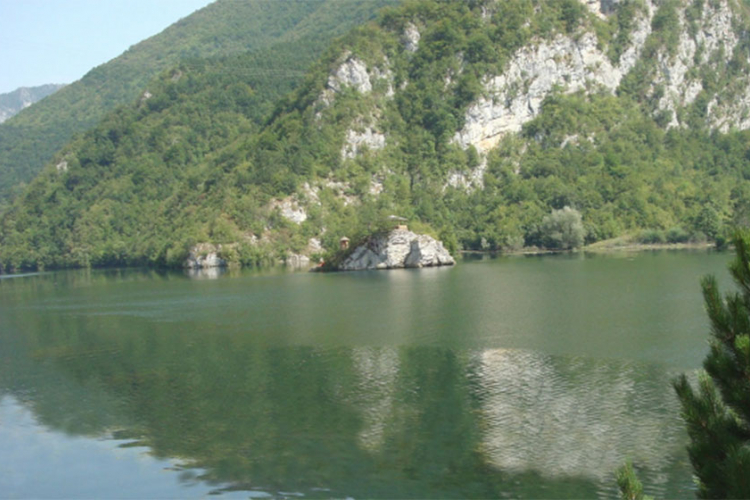 U Drinskom jezeru pronađeno tijelo nepoznatog muškarca