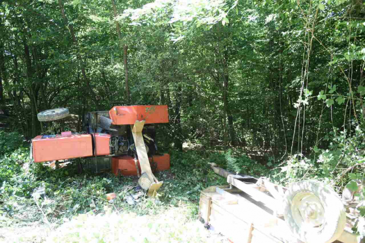 U prevrtanju traktora u Banjaluci poginuli sin i otac