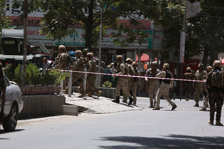 Bombaš napao policijsku stanicu i ambasadu Iraka u Kabulu