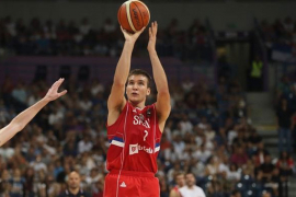 Košarkaši Srbije namještaju ruke, Bogdan vježba trojke