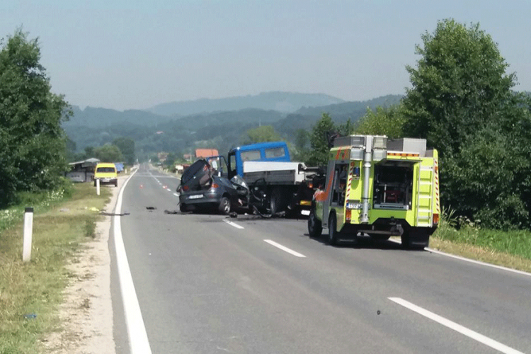 Poginuli sin i majka u nesreći kod Lukavca