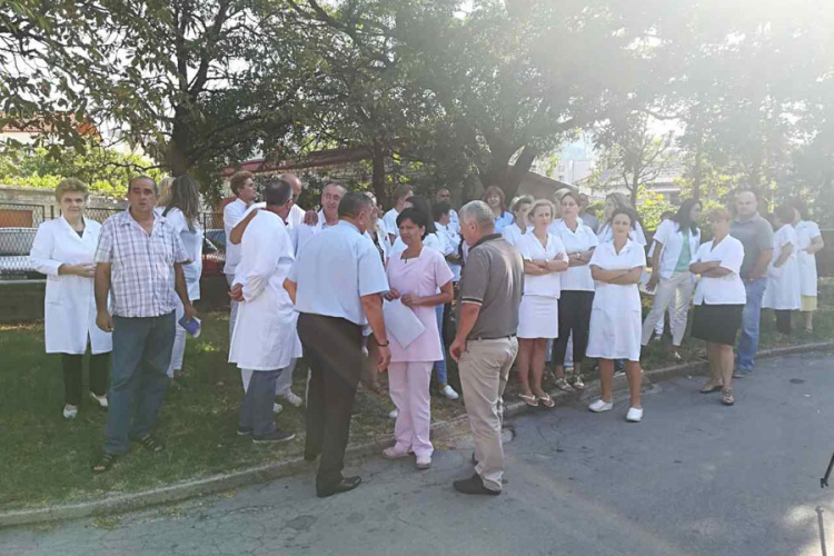 Medicinski radnici Doma zdravlja u Bileći stupili u generalni štrajk