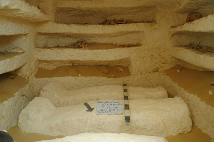 Arheolozi u Egiptu kroz pukotinu u stijeni došli do sarkofaga s ljudskim licima