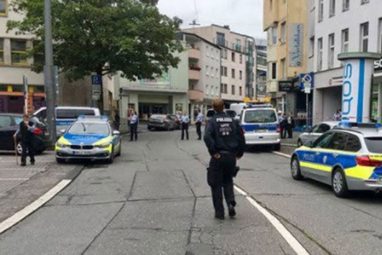 Napad nožem u Dizeldorfu: Jedna osoba ubijena, druga teško ranjena