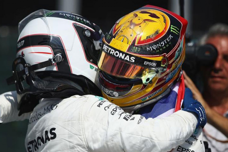 Direktor Mercedesa iznenađen dobrim odnosom Hamiltona i Botasa