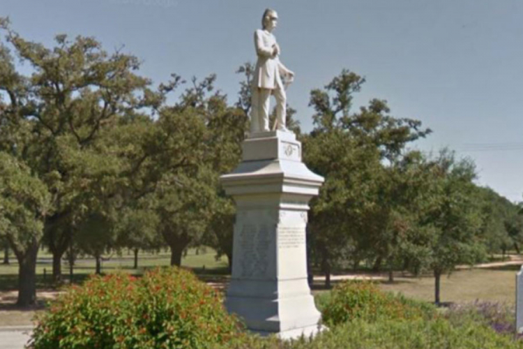 Muškarac pokušao da raznese statuu Konfederacije u Teksasu