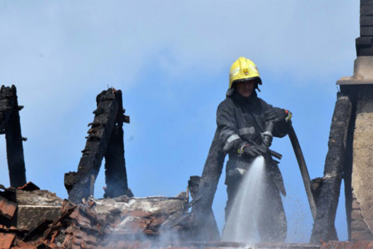 U požaru u Bijeljini izgorio vlasnik kuće