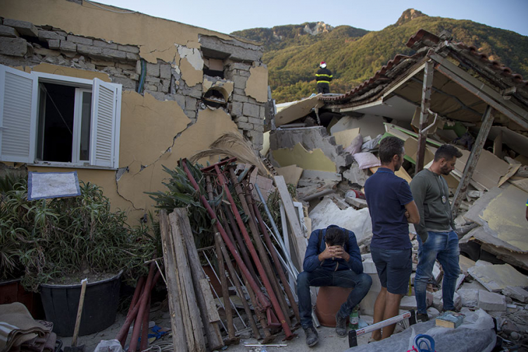 Vatrogasci spasili tri brata iz ruševina nakon zemljotresa
