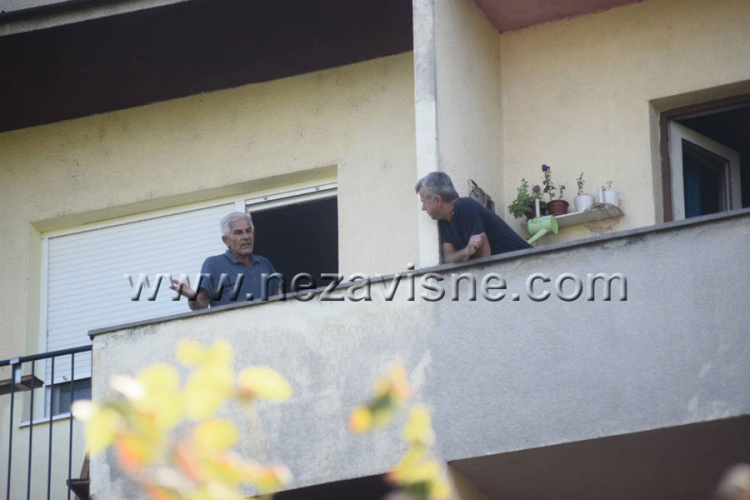 Muškarac prijeti da će skočiti sa zgrade u Banjaluci: Ovo je moj stan, niko me neće istjerati