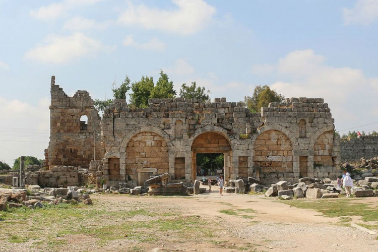 U Antaliji pronađene prodavnice stare 2.000 godina
