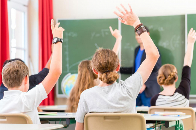 Novi predmet u srednjim školama u RS: Bezbjednost prije seksualnog obrazovanja