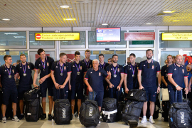 Košarkaši Srbije stigli u Beograd, ovacije na aerodromu